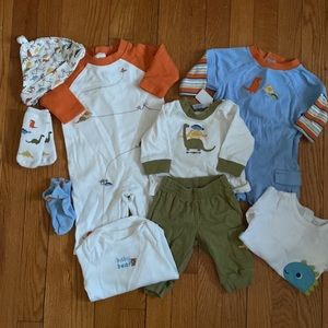 Vintage Gymboree 0-3 lot. Dinos! Lot includes 3 outfits 2 more bodysuits + acces